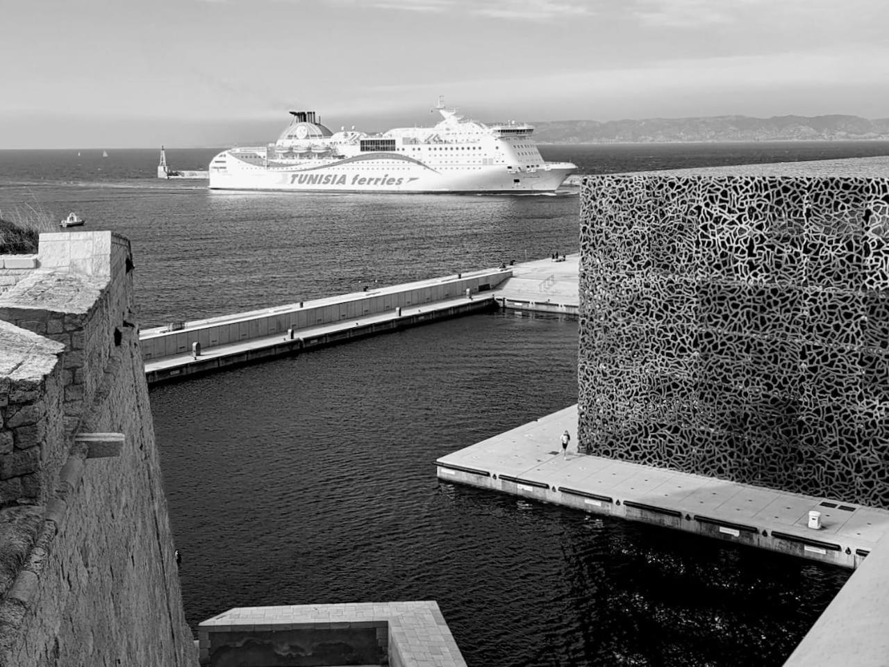 Du Cote Du Vieux Port & Mucem - Central Marseille Luaran gambar